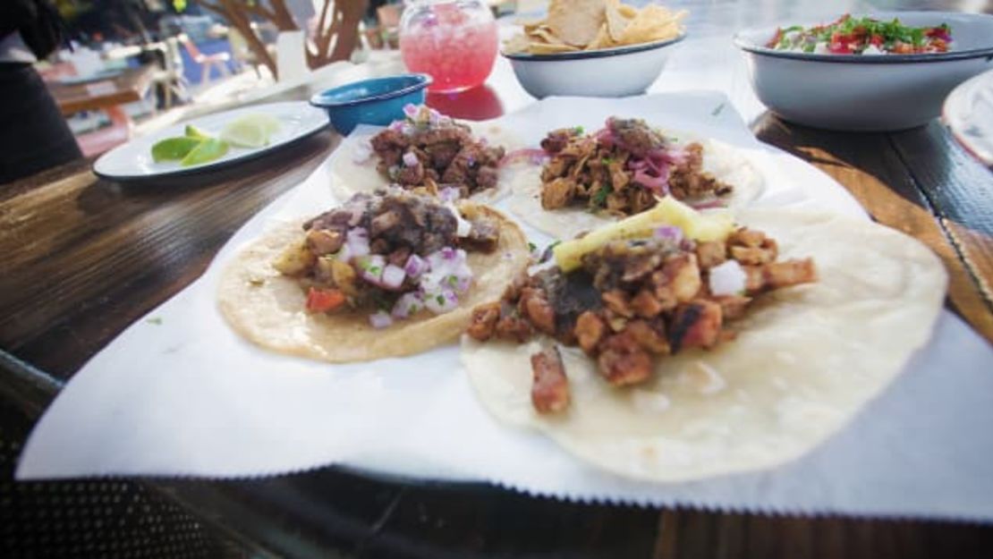 Tacos en Salazar, local en Los Ángeles.