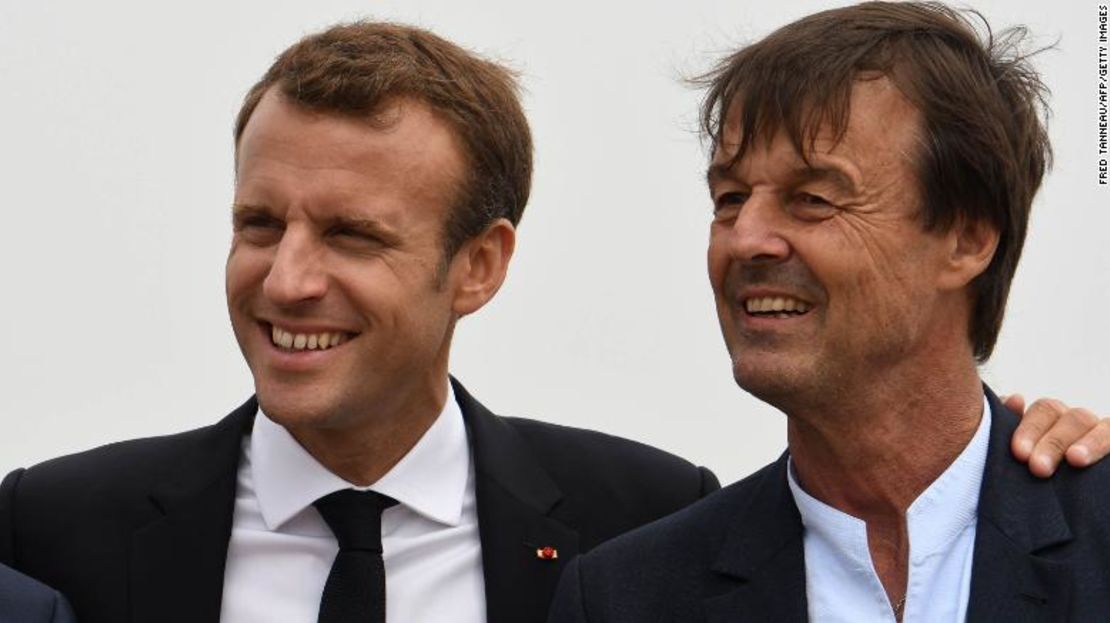 Emmanuel Macron (i) y el ministro Nicolas Hulot