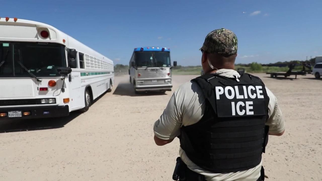 CNNE 557692 - ice arresta a mas de 100 personas en texas