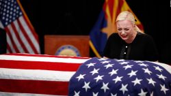 CNNE 557820 - arizona despide al senador john mccain