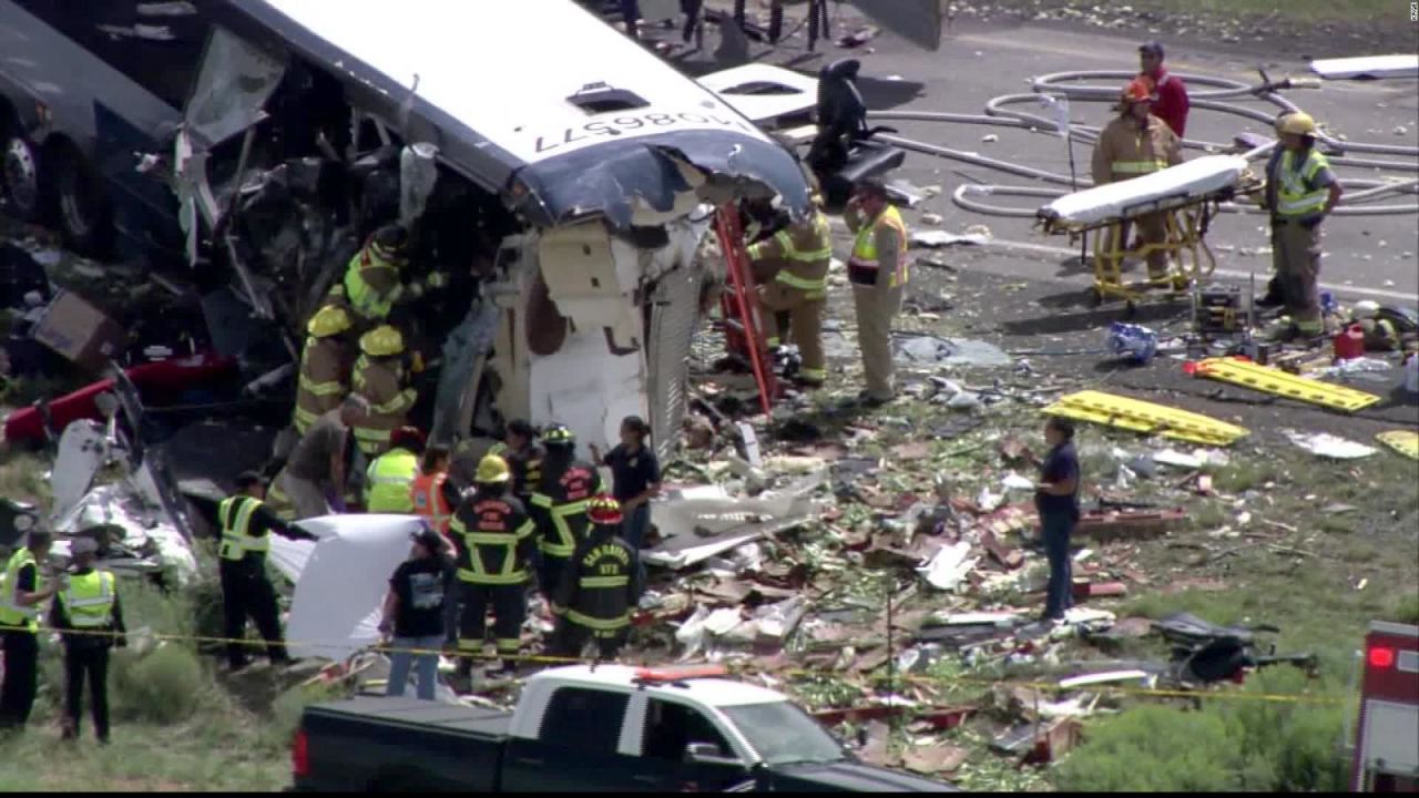 CNNE 558361 - choque entre camion y autobus deja varios muertos