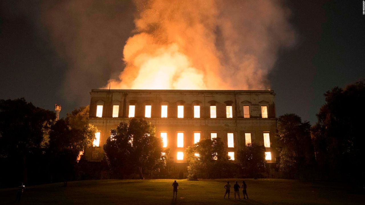 CNNE 558896 - #minutocnn- incendio masivo destruye el museo nacional de rio de janeiro