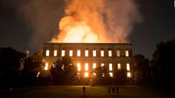 CNNE 558896 - #minutocnn- incendio masivo destruye el museo nacional de rio de janeiro