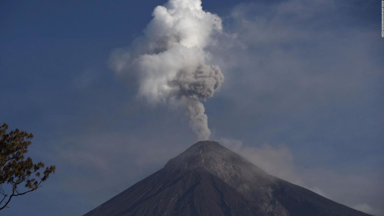 CNNE 559044 - #eldatodehoy- continua la actividad en el volcan de fuego