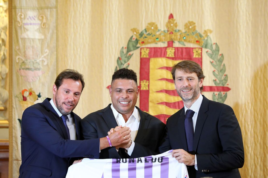 El exfutbolista brasileño, durante la conferencia en que fue presentado como accionista mayoritario del Real Valladolid de España.