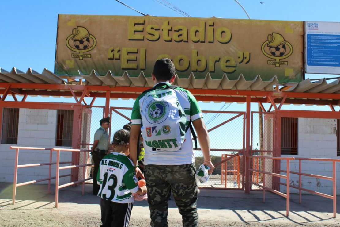 Sebastián Carrera está casado y tiene dos hijos, un niño y una niña.