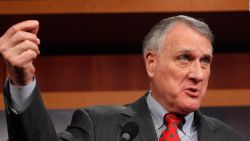 CNNE 559382 - jon kyl sustituira a mccain