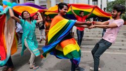 CNNE 560111 - despenalizan las relaciones homosexuales en la india