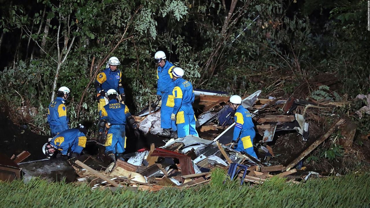 CNNE 560227 - japon busca sobrevivientes bajo tierra tras terremoto de magnitud 6,7