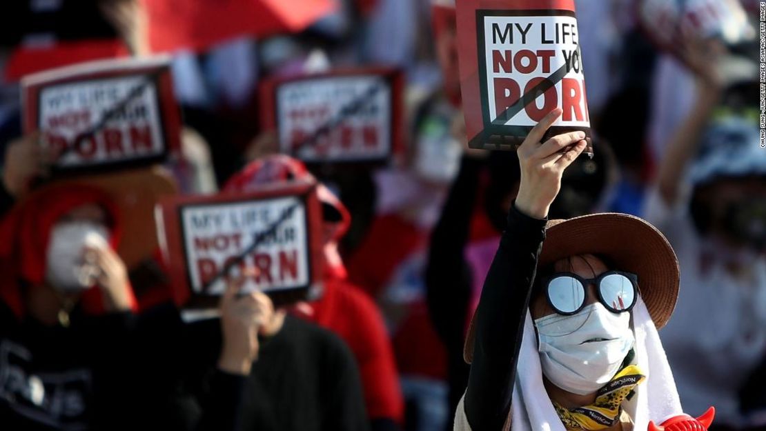 Miles de mujeres protestan contra las filmaciones ilegales el 4 de agosto de 2018 en Seúl, Corea del Sur.