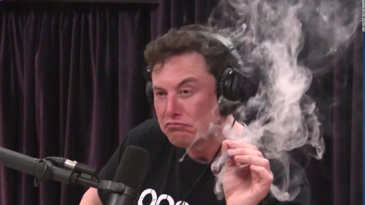 CNNE 560589 - ¿por que elon musk fumo marihuana en este podcast?