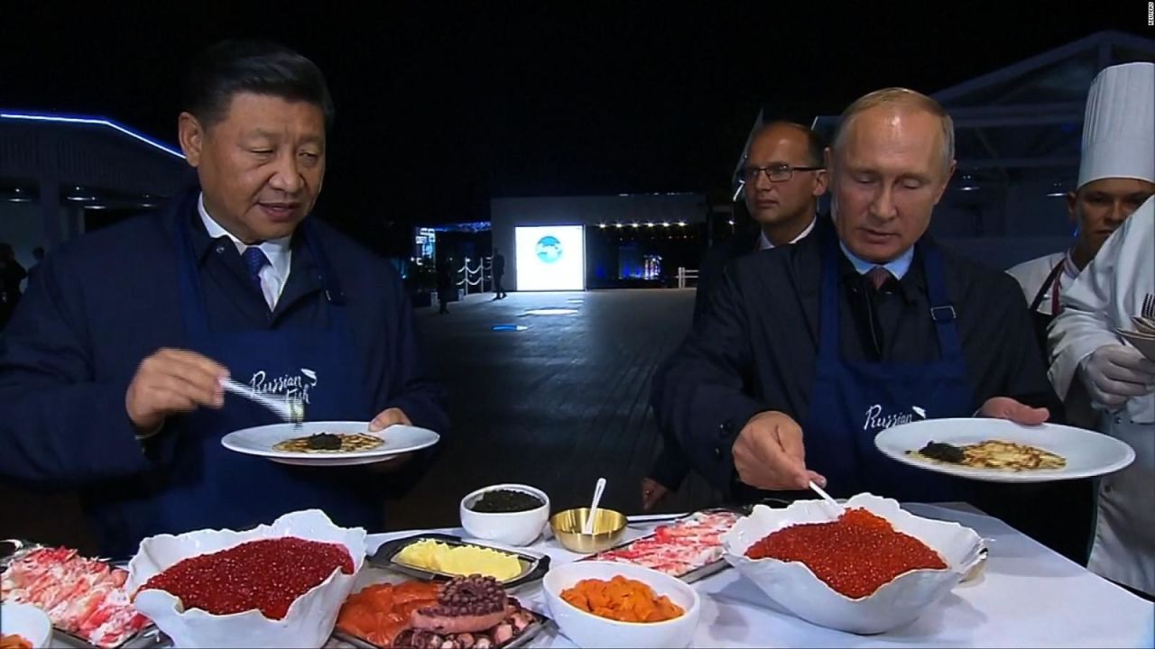 CNNE 567993 - putin y xi jinping disfrutan de unos panqueques al concluir las negociaciones