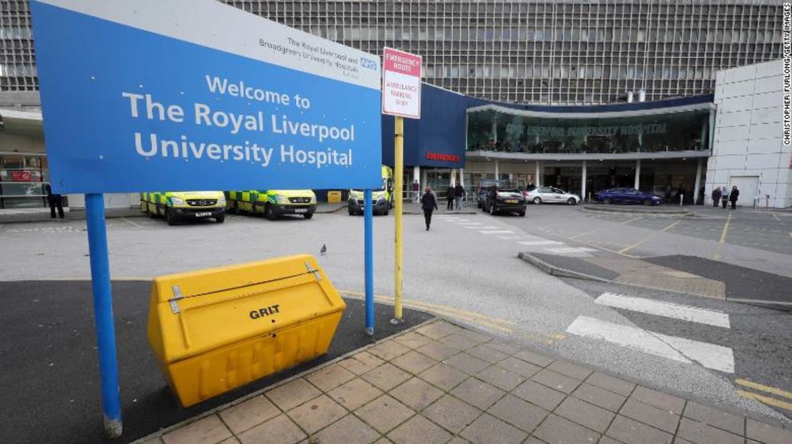 El segundo paciente es tratado por una unidad especializada en el Royal Liverpool University Hospital.