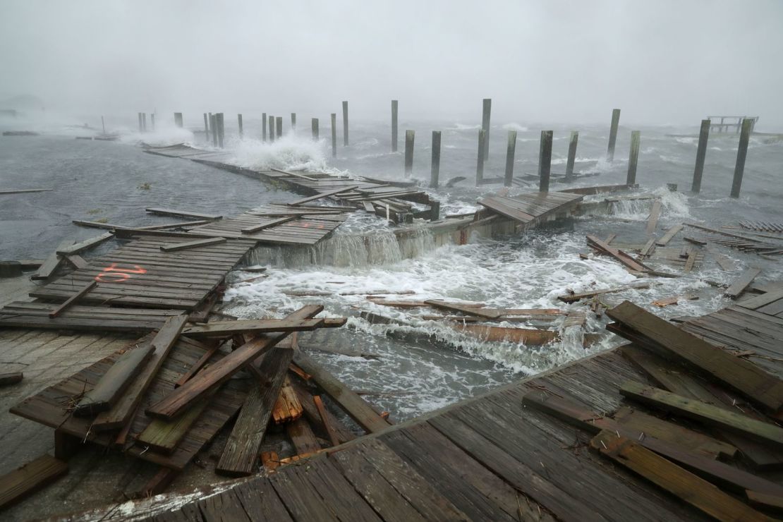 Los daños del huracán Florence en Atlantic Beach.