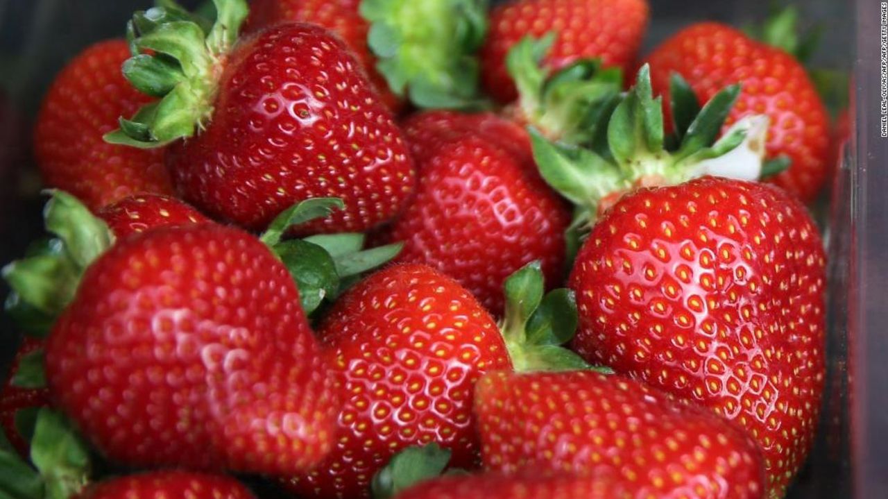 Ha habido reportes de presencia de agujas de coser y pies en fresas en dos estados australianos.