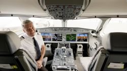 CNNE 569773 - conoce la cabina digitalizada del airbus a220