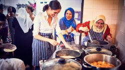 CNNE 570227 - meghan markle promueve un libro de cocina con fines solidarios