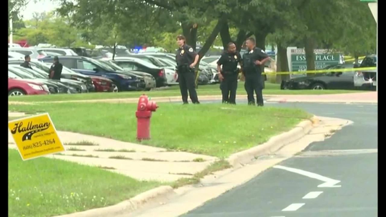 CNNE 570420 - tiroteo en middleton, wisconsin- el atacante esta en estado critico