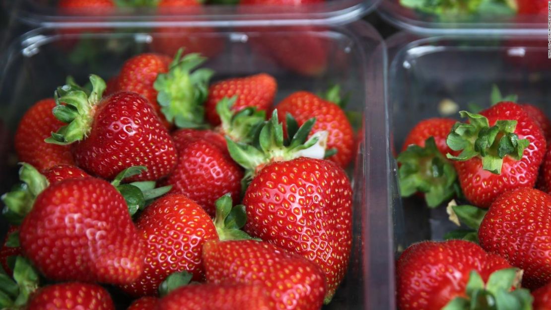 CNNE 570526 - fresas contaminadas con agujas y alfileres en australia