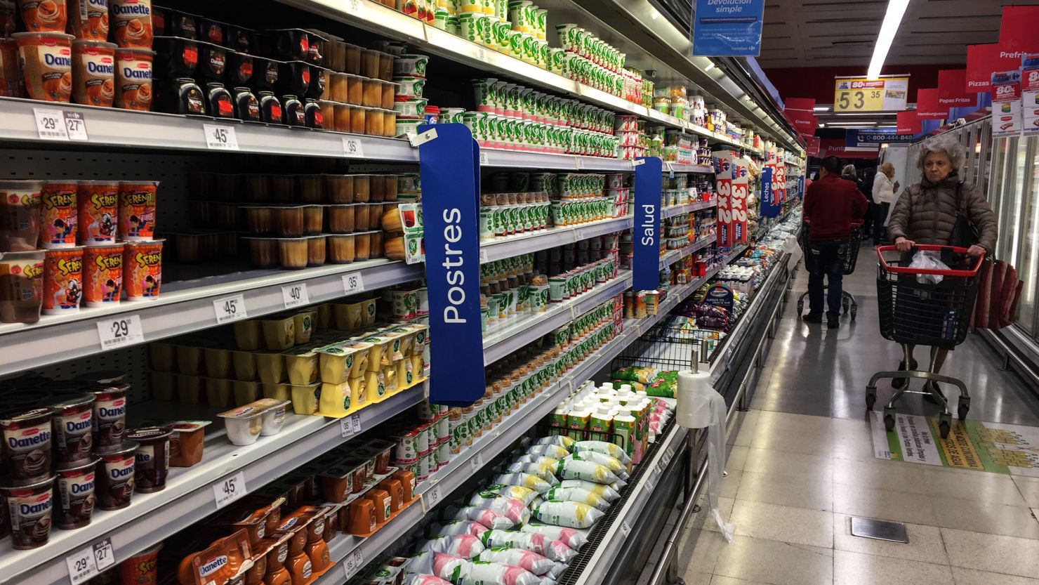 Una mujer en un supermercado de Argentina el 8 de septiembre del 2022.