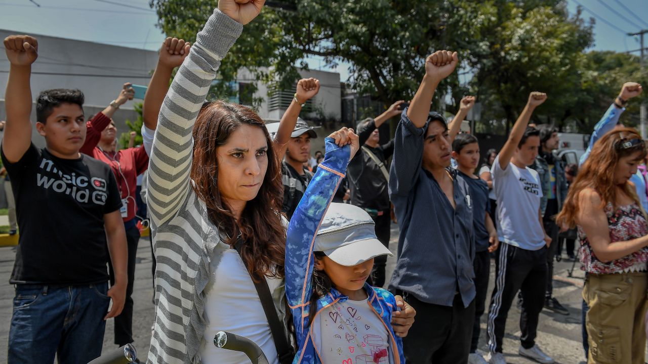 People pay homage to quake victims in Mexico City on September 19, 2018 as Mexico marks the anniversaries of two deadly earthquakes that hit the country -one a year ago that claimed 369 lives, and another that killed more than 10,000 people on the same date in 1985. - A year ago, residents of Mexico City had just finished the earthquake drill they hold every September 19 -- a ritual in memory of 1985 -- when, some two hours later, the ground started shaking violently. (Photo by Omar TORRES / AFP)