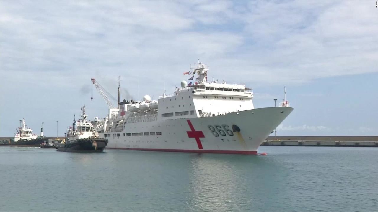 CNNE 571651 - barco hospital chino llega a venezuela