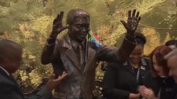 CNNE 572063 - #eldatodehoy- nelson mandela ya tiene su estatua en la onu