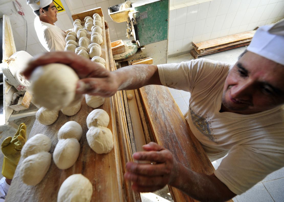 CNNE 573323 - to go with afp story bakers make bread d