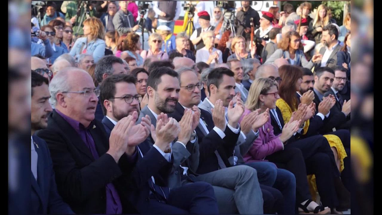 CNNE 573597 - marchan en cataluna para celebrar el primer aniversario del referendum de independencia