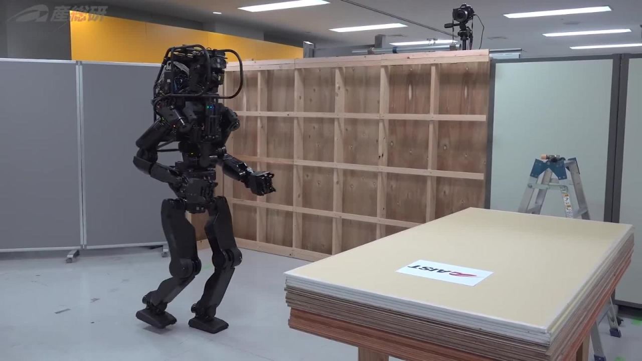 CNNE 574096 - robot constructor es desarrollado en japon