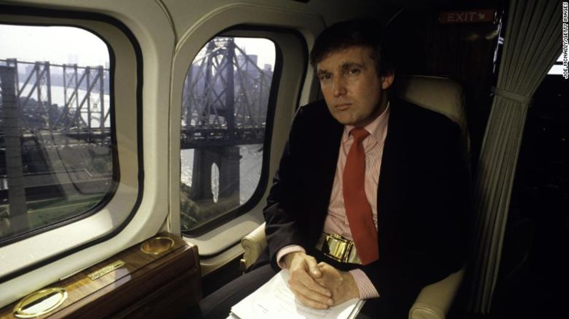 Donald Trump en su helicóptero person al en 1987.