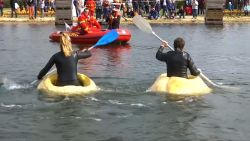 CNNE 574836 - alemania le da la bienvenida a su carrera anual de calabazas