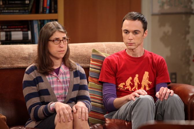 El personaje de Amy Farrah Fowler (Mayim Bialik), se vuelve uno de los consentidos del público por estar enamorada de Sheldon. En el capítulo “The Zazzy Substitution”, que se transmitió el 7 de octubre de 2010 durante la temporada 4, la audiencia se volvió loca por la ruptura de la relación entre estos personajes. Sheldon decide adoptar la mayor cantidad de gatos para sustituir la presencia de Amy, hasta que Leonard le llama a su mamá para que hable con él.