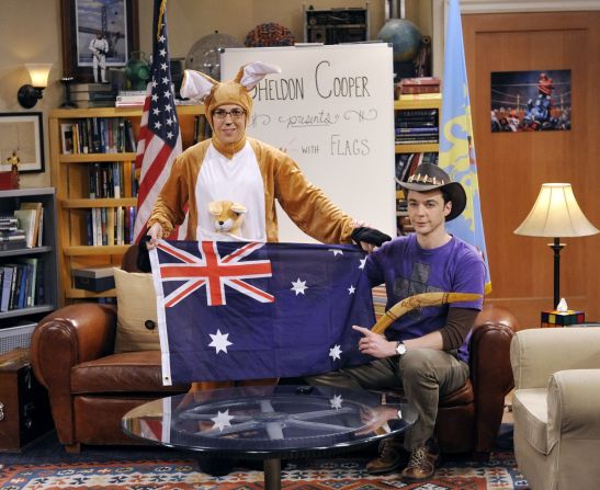 Ya es sabido que Sheldon tiene un video-programa llamado “Fun with Flags”, que posteriormente cambiaría su nombre a “Dr. Sheldon Cooper and Dr. Amy Farrah Fowler Present: Dr. Sheldon Cooper's Fun With Flags”. Tras tener a varios invitados hablando de diversas banderas y a Amy como productora, Sheldon decide integrarla como su coconductora.