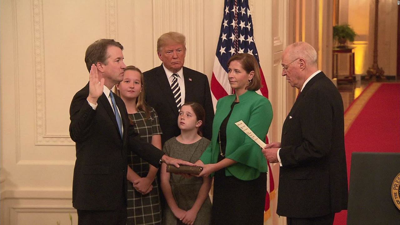 CNNE 575812 - asi fue la juramentacion de brett kavanaugh en la casa blanca