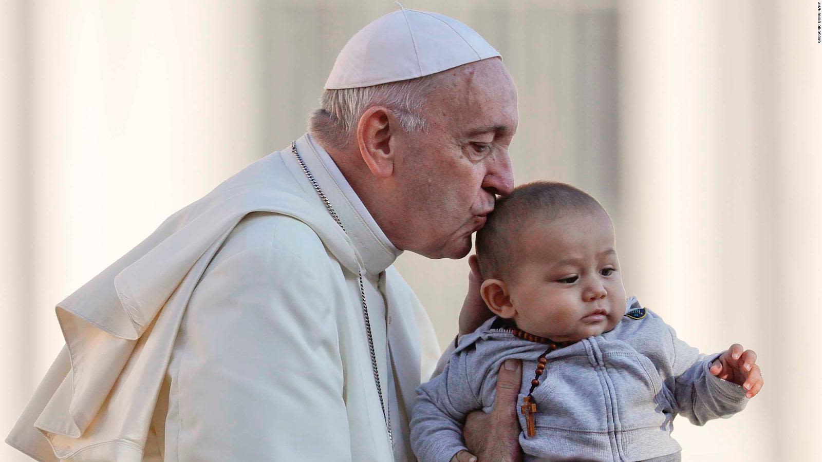 El papa Francisco compara el aborto con un contratar a un sicario