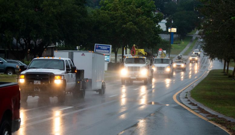 A Tallahassee, Florida, llegaron equipos de energía desde Decatur, Alabama, para controlar emergencias relacionadas con Michael.