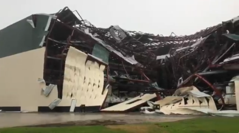 El huracán Michael destruyó una bodega de botes en Emerald Coast Marine, en Niceville, Florida. La ciudad está justo al norte de Destin.