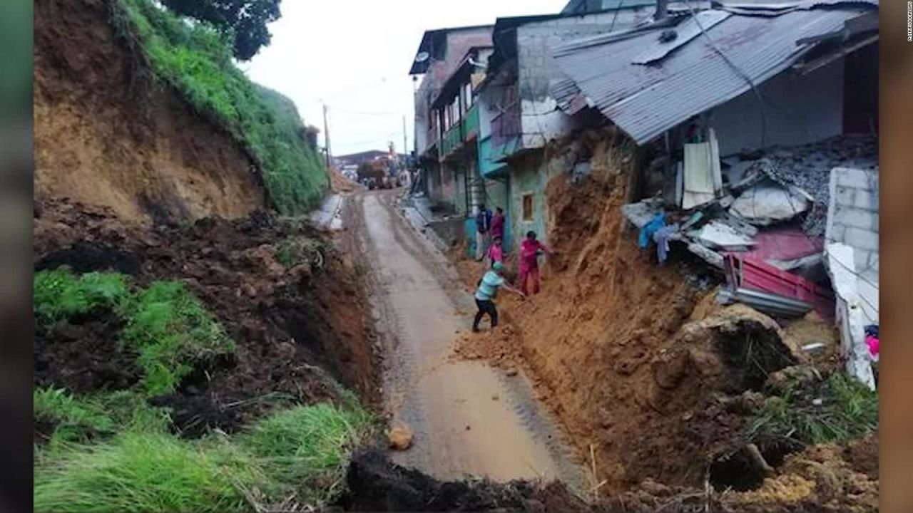 CNNE 576884 - colombia- 12 muertos por deslizamiento de tierra