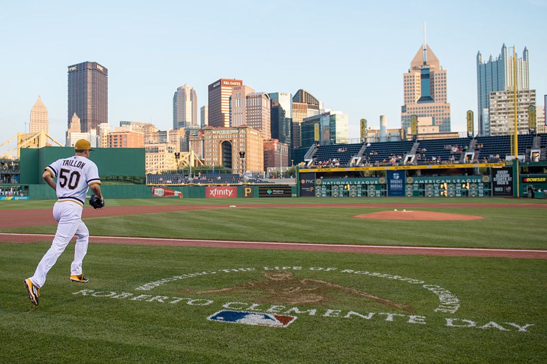 El 7 de septiembre de 2016 el estadio de beisbol de Pittsburgh, Pensilvania, fue decorado en honor al Día de Roberto Clemente.