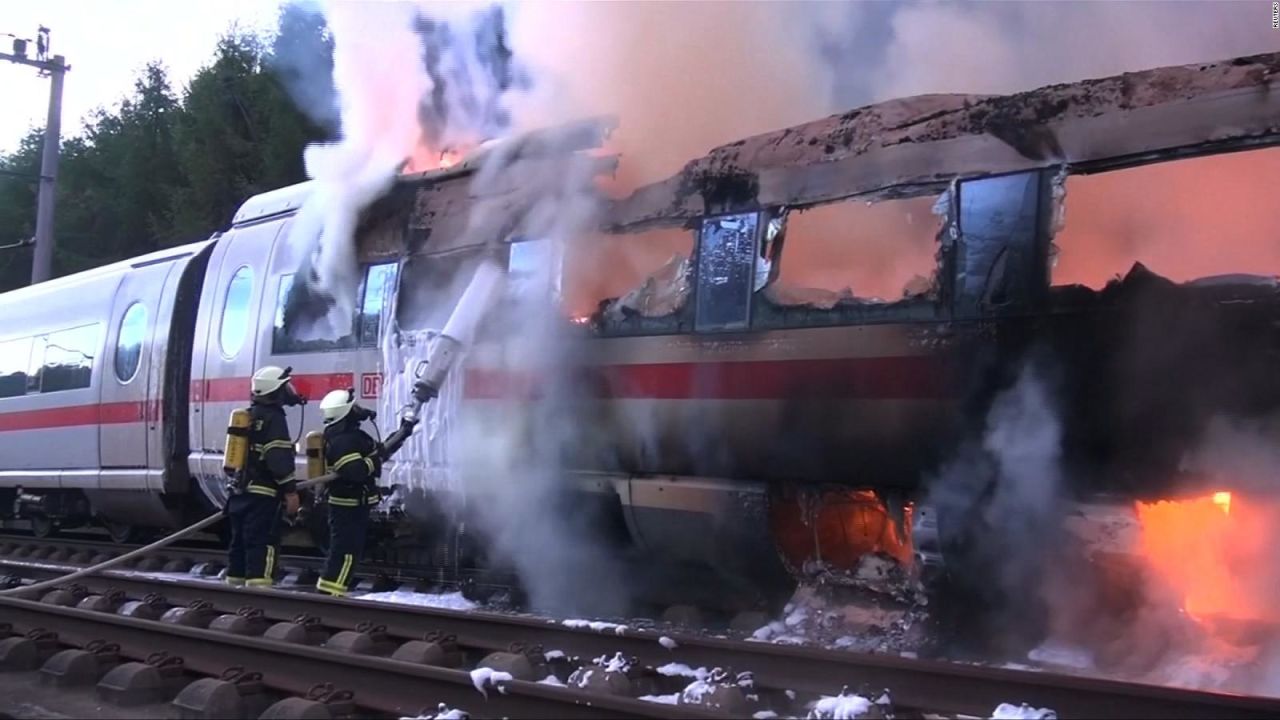 CNNE 577422 - se incendia tren en alemania