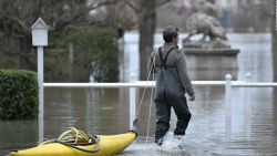 CNNE 577957 - al menos 10 personas mueren por inundaciones en francia