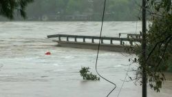 CNNE 578326 - impresionantes inundaciones en el centro del estado de texas