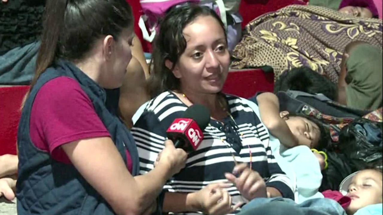 CNNE 578467 - ¿por que se sumo esta madre hondurena a la caravana de migrantes?