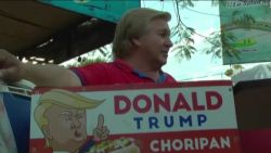 CNNE 579093 - en paraguay, donald trump vende choripan