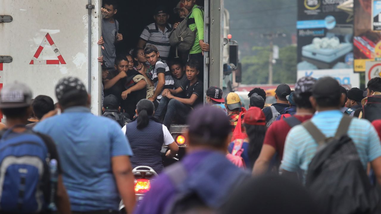 CNNE 579238 - migrant caravan pushes through guatemala towards mexico