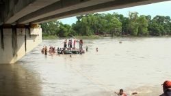 CNNE 579593 - caravana de migrantes buscan cruzar a mexico