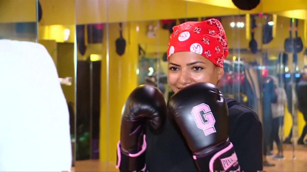 CNNE 580182 - estas mujeres sauditas rompen esquemas a traves del boxeo