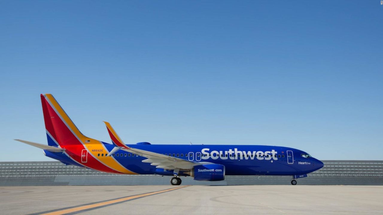 CNNE 580491 - hombre presuntamente abusa de pasajera en vuelo de southwest