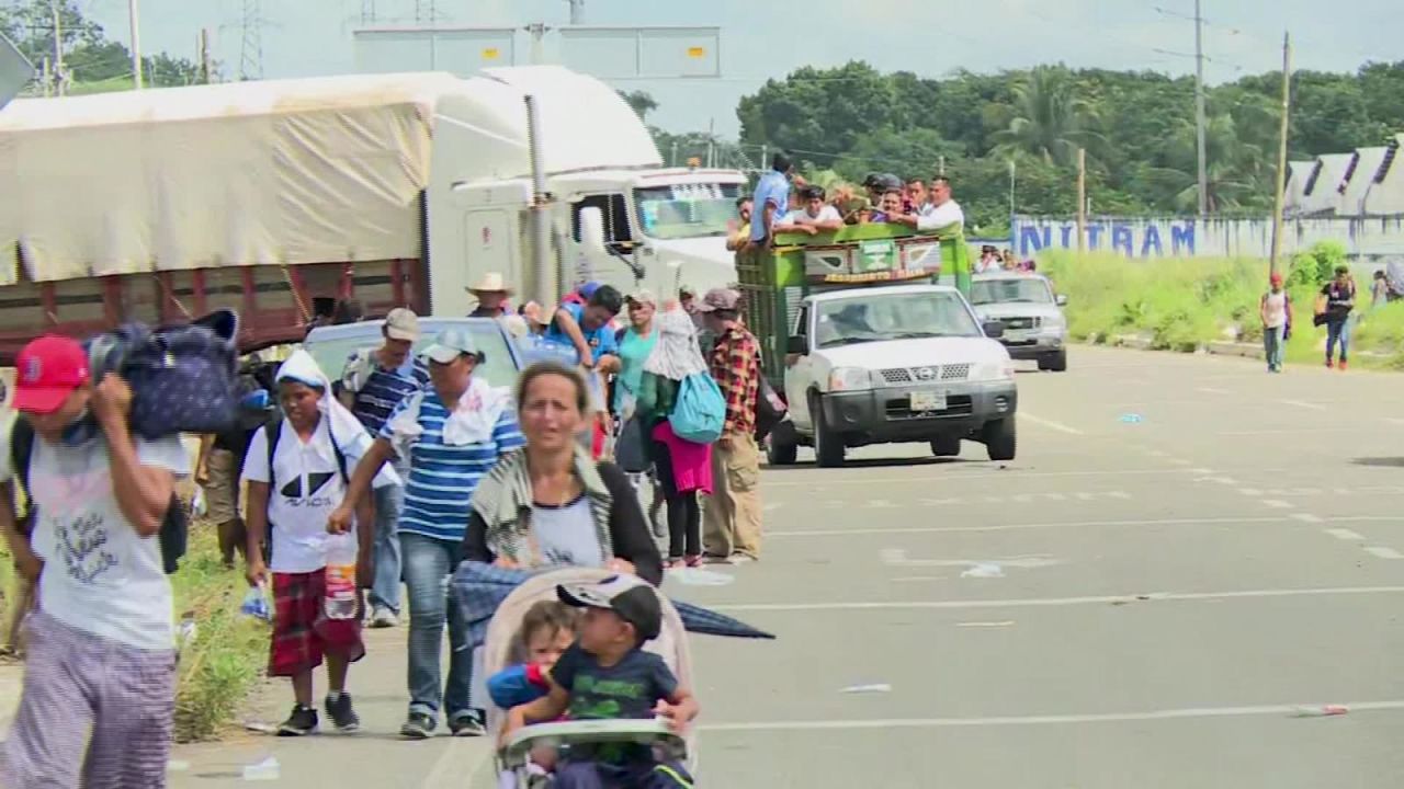 CNNE 580497 - cruz roja mexicana con la caravana de migrantes